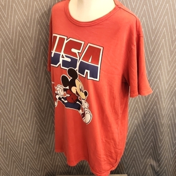 𝅺Mens Disney Mickey Mouse USA red tee size Medium. - Picture 6 of 9